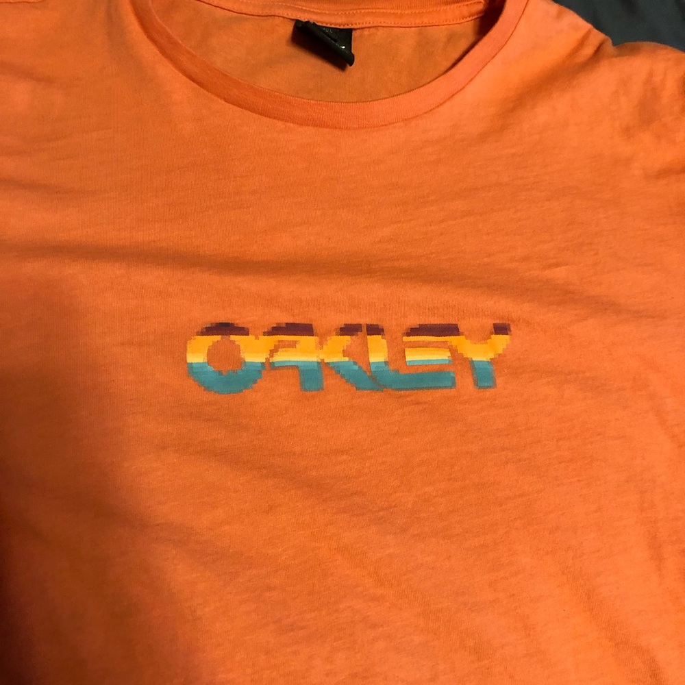 Oakley T-shirt
